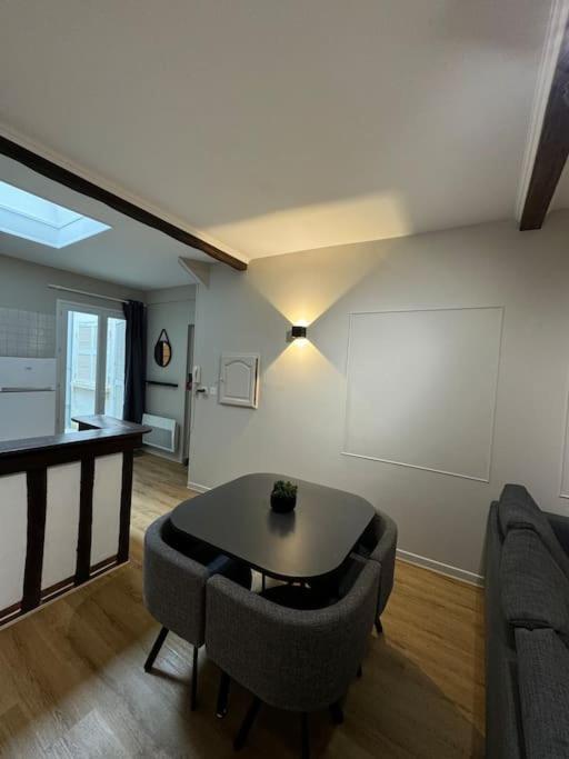 Appartement Charmant Hypercentre Avec Patio Prive Et Parking Orléans Dış mekan fotoğraf