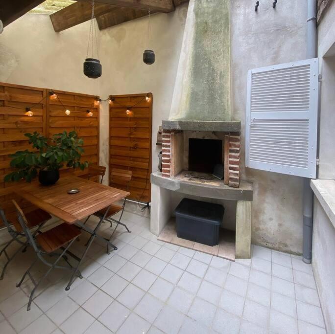 Appartement Charmant Hypercentre Avec Patio Prive Et Parking Orléans Dış mekan fotoğraf